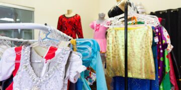 Economia na folia: bazar da AACC/MS tem peças a partir de R$ 8 e fantasias para todas as idades