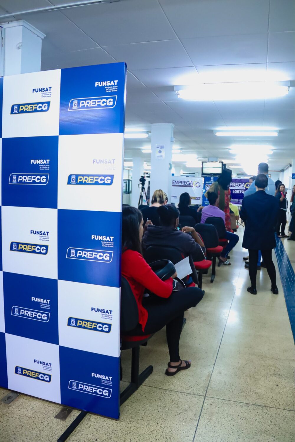 Funsat oferta 1.360 vagas de emprego nesta quinta-feira