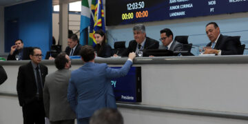 Vereadores votam projetos sobre transparência e trânsito nesta quinta-feira