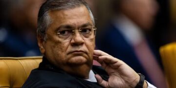 Do “auxílio-peru” ao “auxílio iPhone”: Dino manda suspender penduricalhos que inflaram supersalários