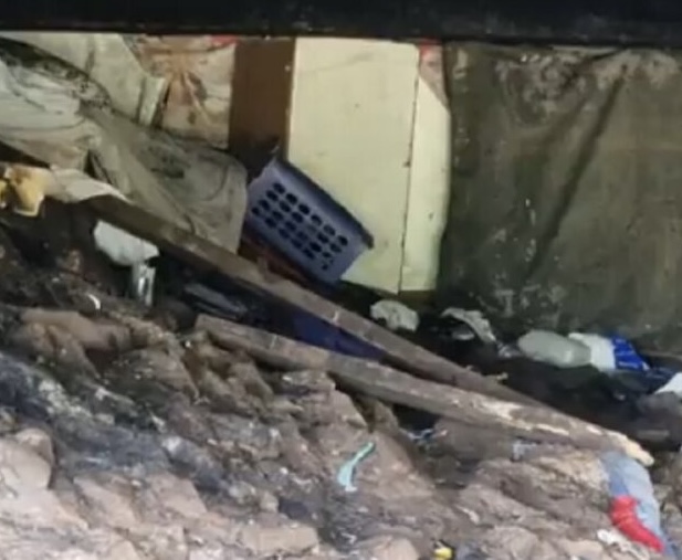 Mulher é achada morta embaixo de ponte usada por usuários de drogas