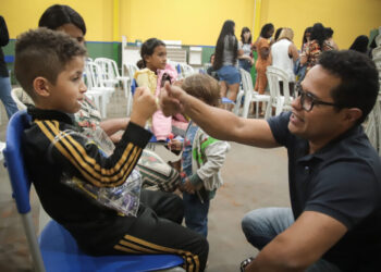 Presidente Papy entrega mais de 130 kits escolares a crianças na região do Jd. Itamaracá Presidente Papy entrega mais de 130 kits escolares a crianças na região do Jd. Itamaracá