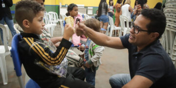 Presidente Papy entrega mais de 130 kits escolares a crianças na região do Jd. Itamaracá