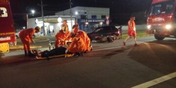 Criança fica gravemente ferida após acidente entre moto e bicicleta elétrica