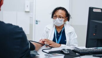 Prefeitura convoca novos médicos para atendimento na rede municipal de saúde