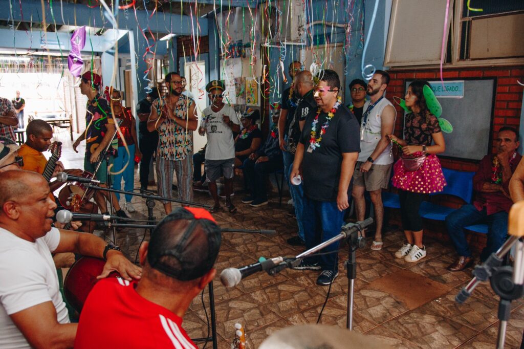 Carnaval vira ferramenta de cuidado e quebra estigmas no CAPS Margarida Carnaval vira ferramenta de cuidado e quebra estigmas no CAPS Margarida
