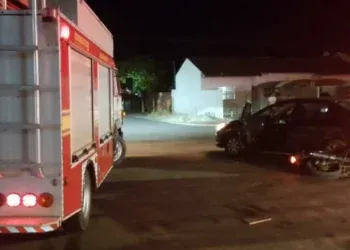 Motociclista fica ferida após motorista invadir preferencial