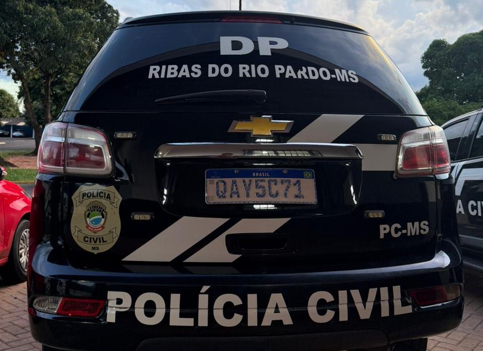Homem é preso em flagrante após furtar carro durante invasão a residência