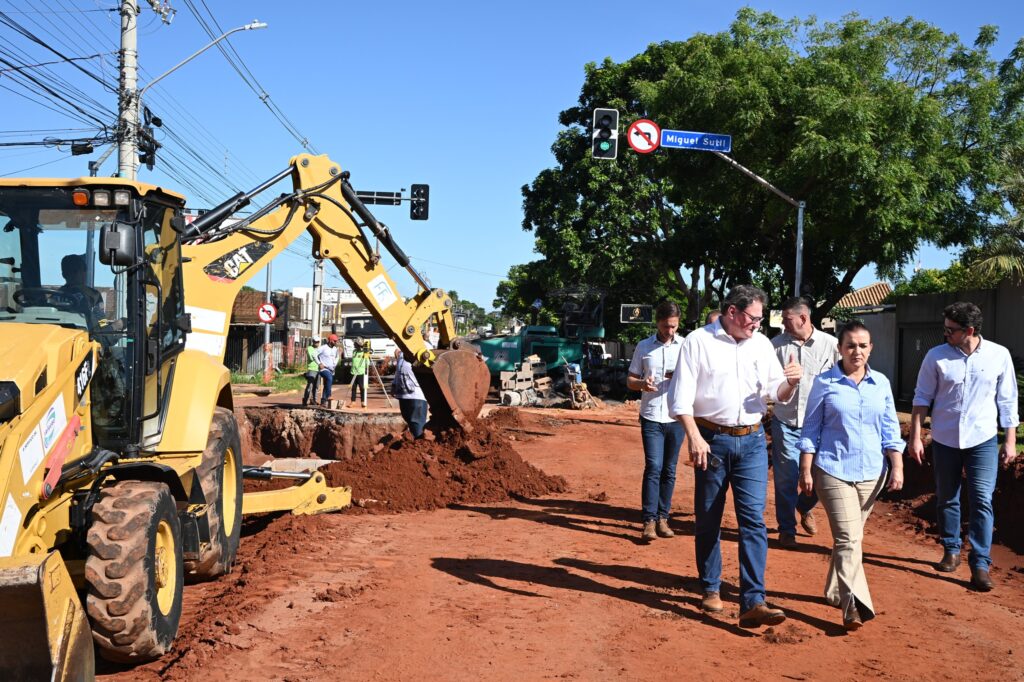 Prefeitura retoma obras de drenagem após trégua das chuvas na Capital Prefeitura retoma obras de drenagem após trégua das chuvas na Capital
