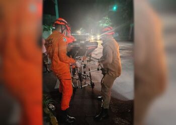 Gestante fica ferida em acidente entre carros e é levada à maternidade