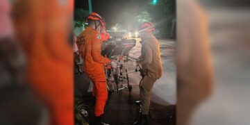 Gestante fica ferida em acidente entre carros e é levada à maternidade