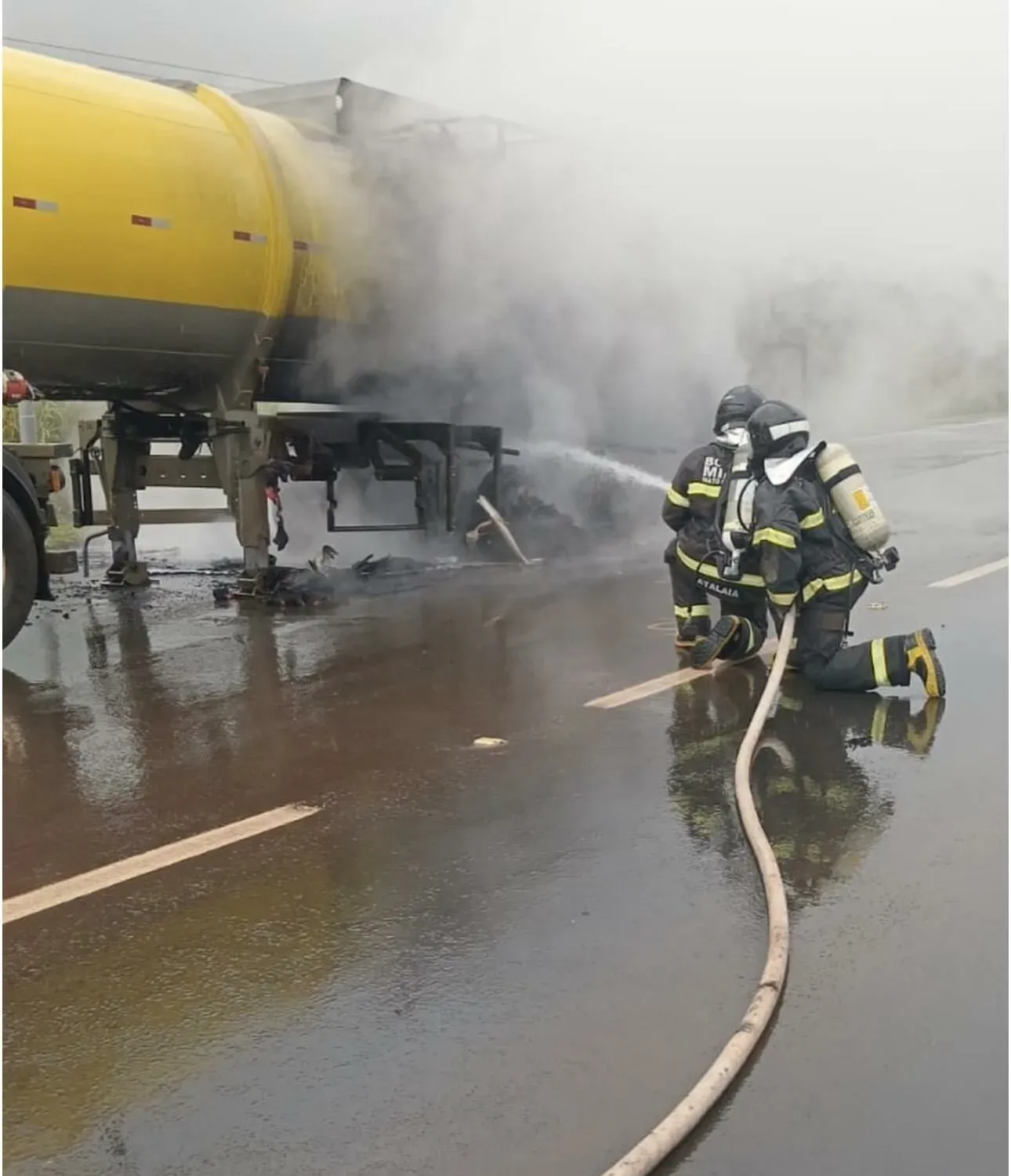 Incêndio atinge caminhão de carga na MS-306 e mobiliza Bombeiros