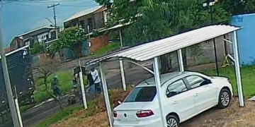 Jovem é agredido a pauladas e pedradas em Campo Grande