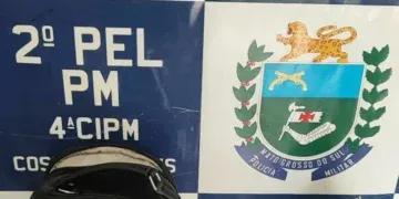 Homem é preso após furtar bolsa de veículo