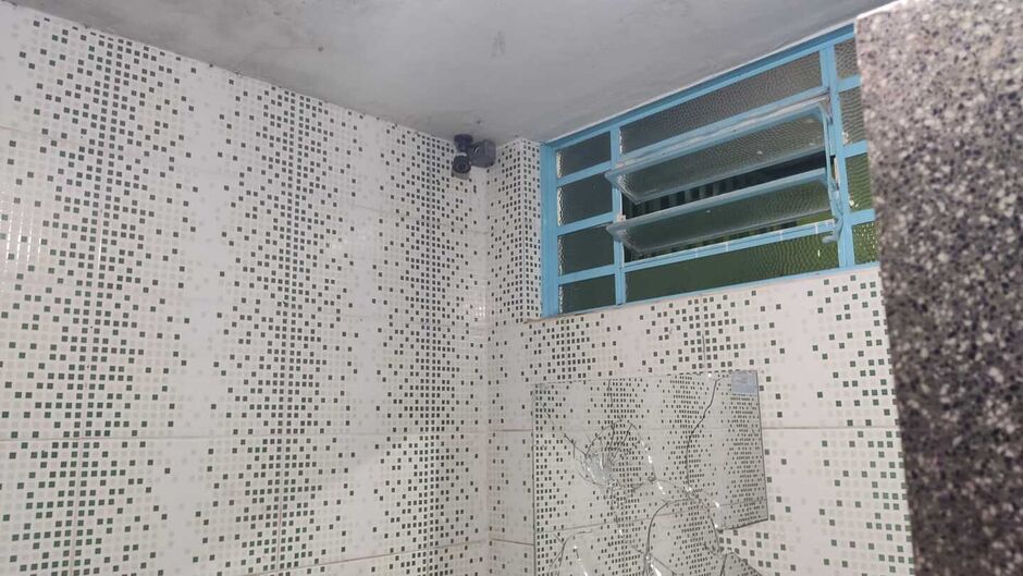 Câmera em banheiro feminino de escola gera investigação em Campo Grande