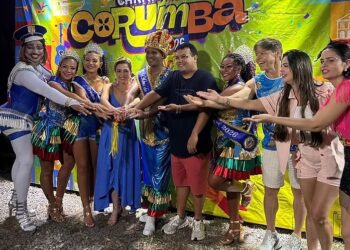 Soraya Thronicke se emociona e recebe homenagem no Carnaval de Corumbá