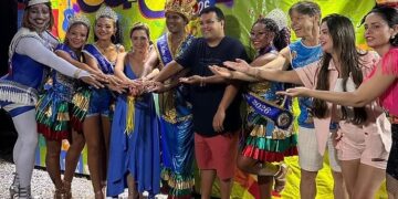 Soraya Thronicke se emociona e recebe homenagem no Carnaval de Corumbá