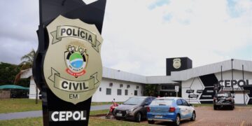 Motorista bêbado dirige na contramão e coloca esposa gestante em risco