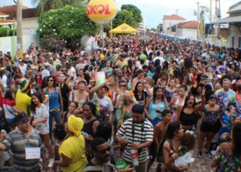 Veja a previsão do tempo e se prepare para aproveitar a folia de Carnaval