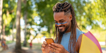 Carnaval Seguro: 6 dicas para proteger celular e evitar golpes durante a folia