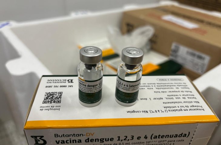 Mato Grosso do Sul recebe primeiras doses da vacina contra a dengue para profissionais da saúde