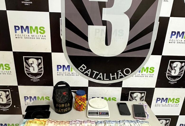 Duas jovens são presas e ponto de venda de drogas é desarticulado