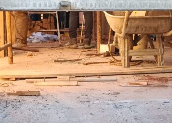 Pedreiro morre após cair de andaime em obra na casa da filha