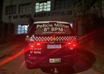 Ex-namorado espanca mulher, a persegue e acaba preso