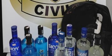 Criminosos invadem comércio, furtam bebidas e um acaba preso