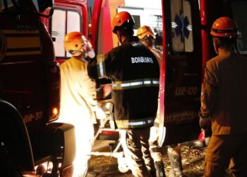 Incêndio criminoso destrói veículos em garagem no Jardim TV Morena Incêndio criminoso destrói veículos em garagem no Jardim TV Morena