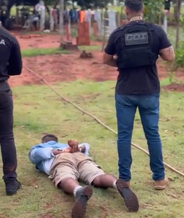 Foragido é preso após agredir companheira e incendiar residência