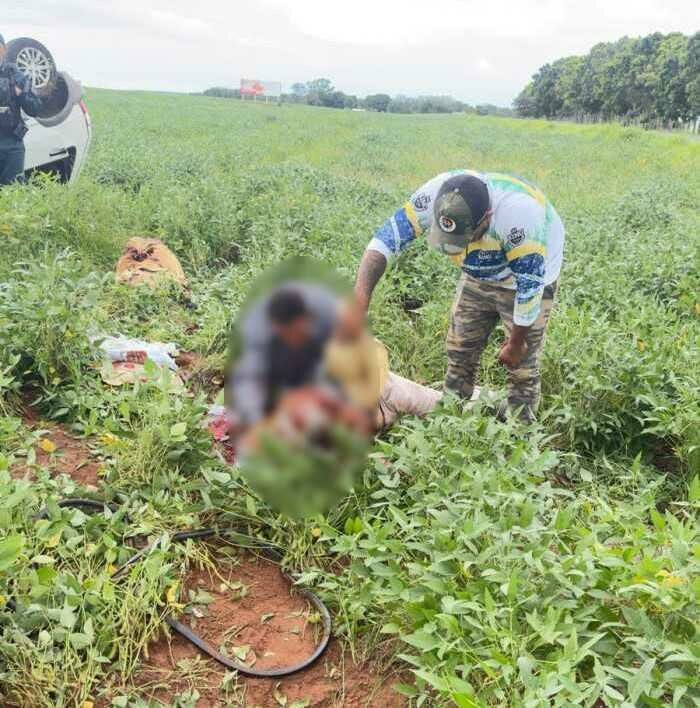 Vendedor ambulante morre após capotar carro na BR-060