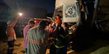 Engavetamento entre carretas deixa motorista em estado gravíssimo e interdita a MS-395