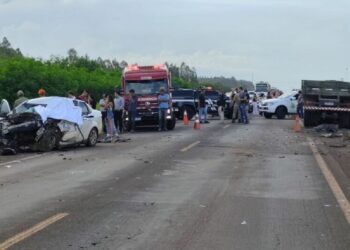 Acidente entre carro e caminhão deixa morto na BR-463