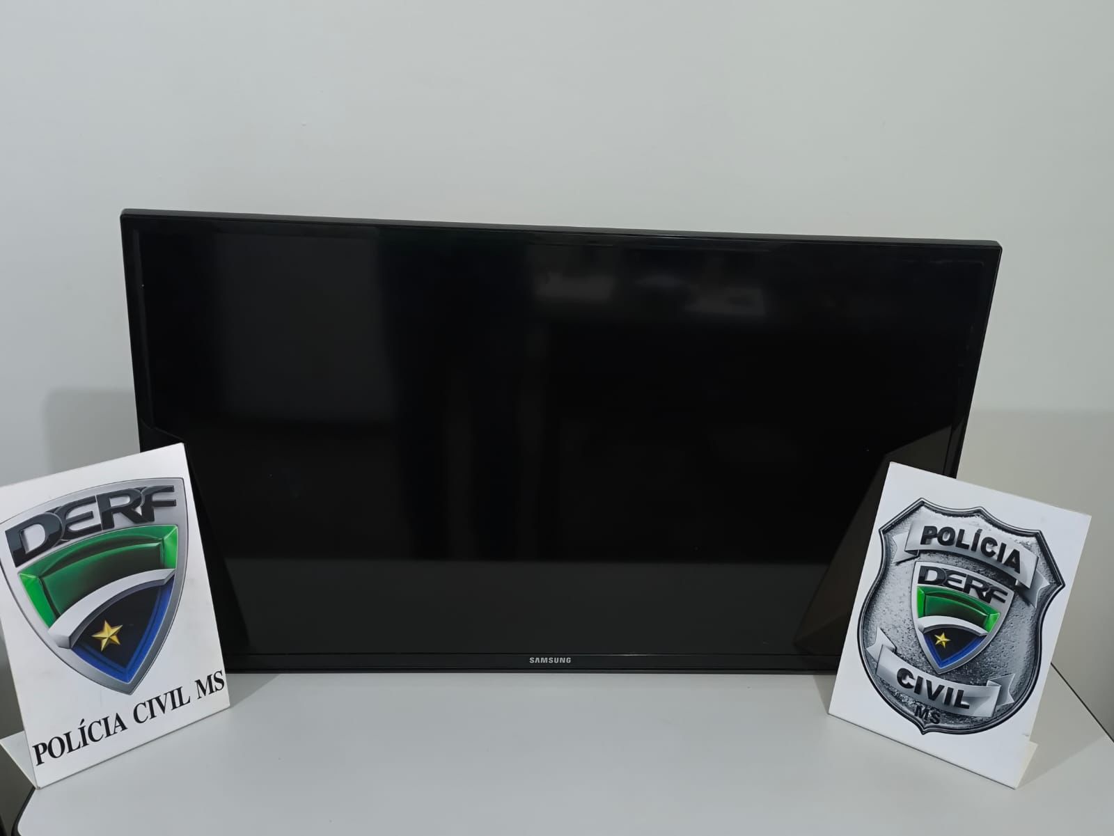 Ladrão invade escritório, arromba porta, furta eletrônicos e acaba preso em flagrante