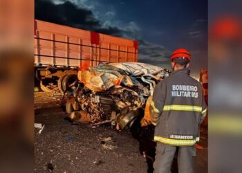 Três homens morrem em grave acidente entre carro e carreta na BR-267