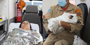 Bebê nasce dentro de viatura dos Bombeiros em manhã chuvosa em Campo Grande