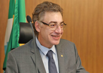 Educação avança em MS e Neno Razuk propõe reconhecimento ao trabalho do secretário Hélio Daher