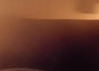 Criança de 7 anos é resgatada em meio a chamas após padrasto atear fogo em casa