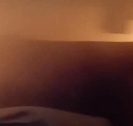 Criança de 7 anos é resgatada em meio a chamas após padrasto atear fogo em casa