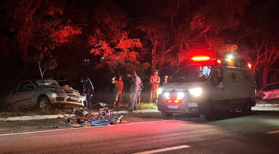 Após atingir anta, caminhonete invade contramão e deixa cinco feridos na MS-134