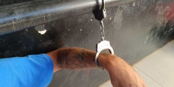 Briga entre irmãos termina com pai atingido por tijolo