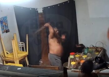 Deu ruim: ladrao é flagrado tentando furtar conveniência e toma uma coça de “diálogo”