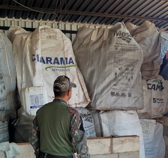 Fazenda é multada em R$ 150 mil por guardar embalagens de agrotóxicos de forma irregular