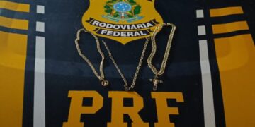 Mulher é presa com joias furtadas escondidas em tênis na BR-262