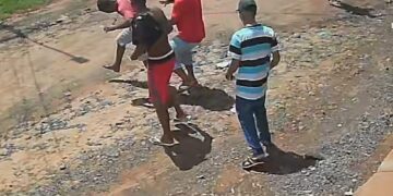 Briga termina com homem espancado, afundamento de crânio e dois presos