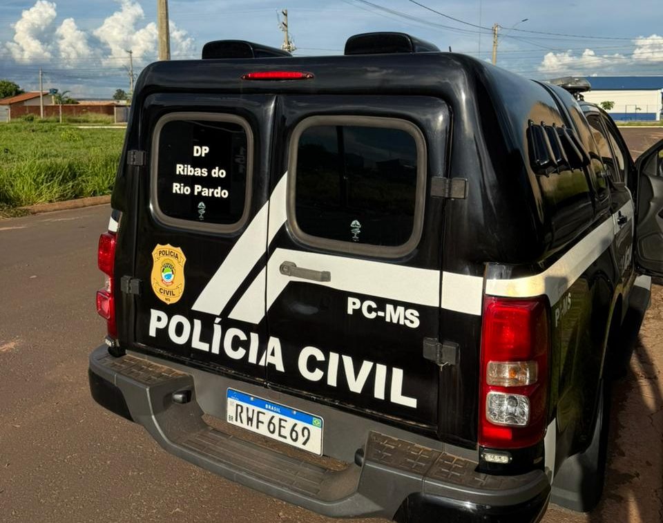 Mãe é presa por maus-tratos após filho buscar ajuda na delegacia