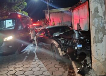 Motorista perde controle, bate em poste e morre após dar entrada em hospital em Corumbá Motorista perde controle, bate em poste e morre após dar entrada em hospital em Corumbá