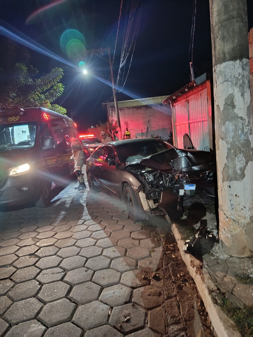 Motorista perde controle, bate em poste e morre após dar entrada em hospital em Corumbá