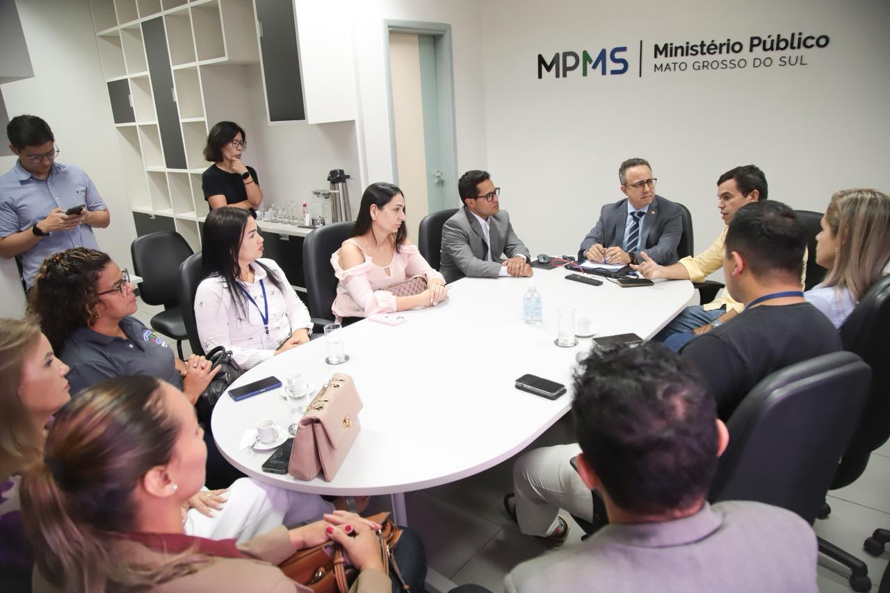 Papy e Beto Pereira se reúnem com promotor para destinar R$ 800 mil a Conselheiros Tutelares